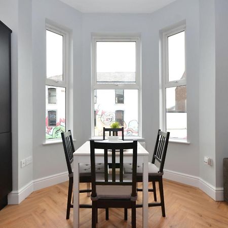 2 Bdr & 1 Bdr Apartments At Queens Uni By Belfast City Breaks Esterno foto